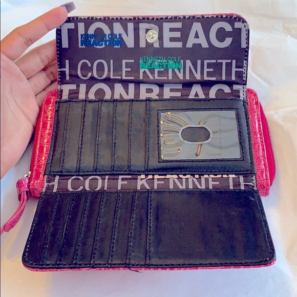 Kenneth Cole Reaction Wallet - Picture 3 of 8